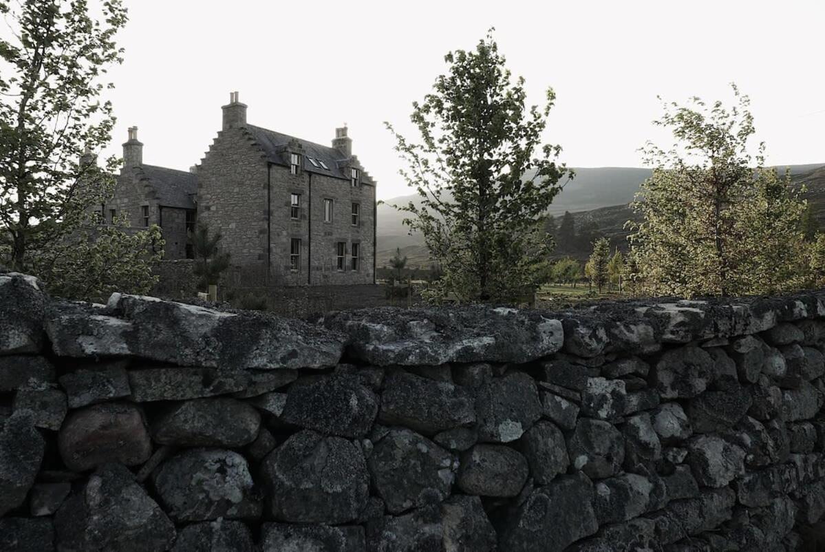 Huswell - Gairnshiel Lodge - Unique & Exclusive Lodge Next To The Castle バラター エクステリア 写真